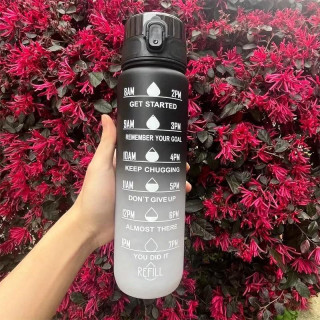 Sivo-črna ombre steklenička z motivacijsko lestvico