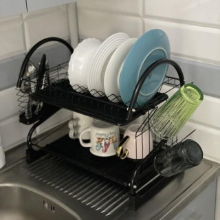 Črn dvonadstropni odcejalnik za posodo