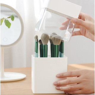 Bel organizator za 12 čopičev