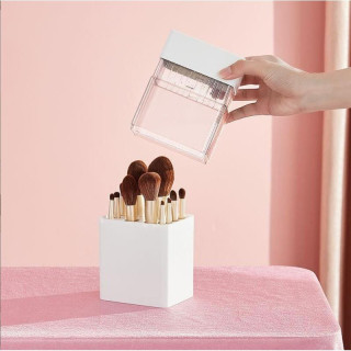 Bel organizator za 12 čopičev