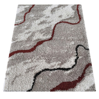 Moderna kosmata preproga z vzorcem