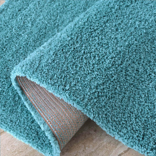 Dlakava preproga v turkizni barvi