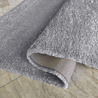 Siva dlakava preproga