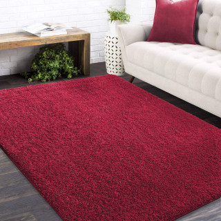 Dlakava preproga v rdeči barvi