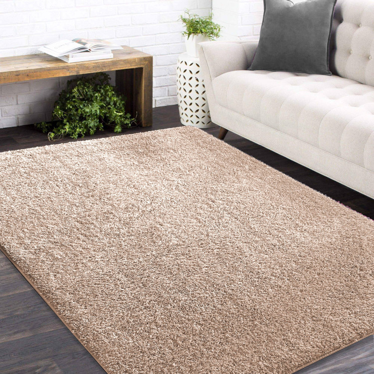 Dlakava preproga karamelne barve