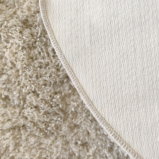 Okrogla dlakava preproga v ekru barvi