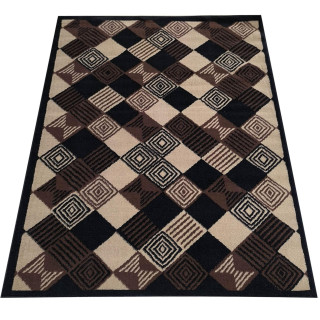 Rjava preproga s tradicionalnim vzorcem