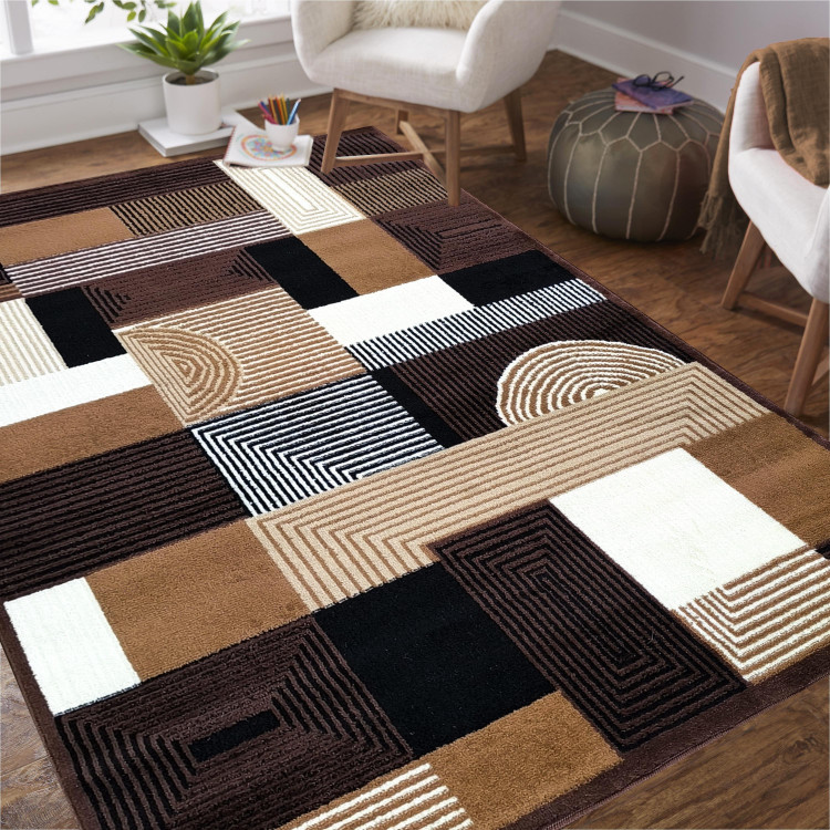 Preproga z rjavim vzorcem