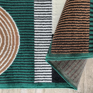 Zelena preproga z vzorcem