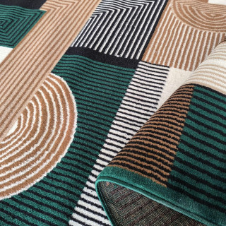 Zelena preproga z vzorcem