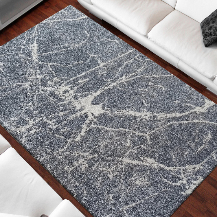 Siva preproga z vzorcem marmorja