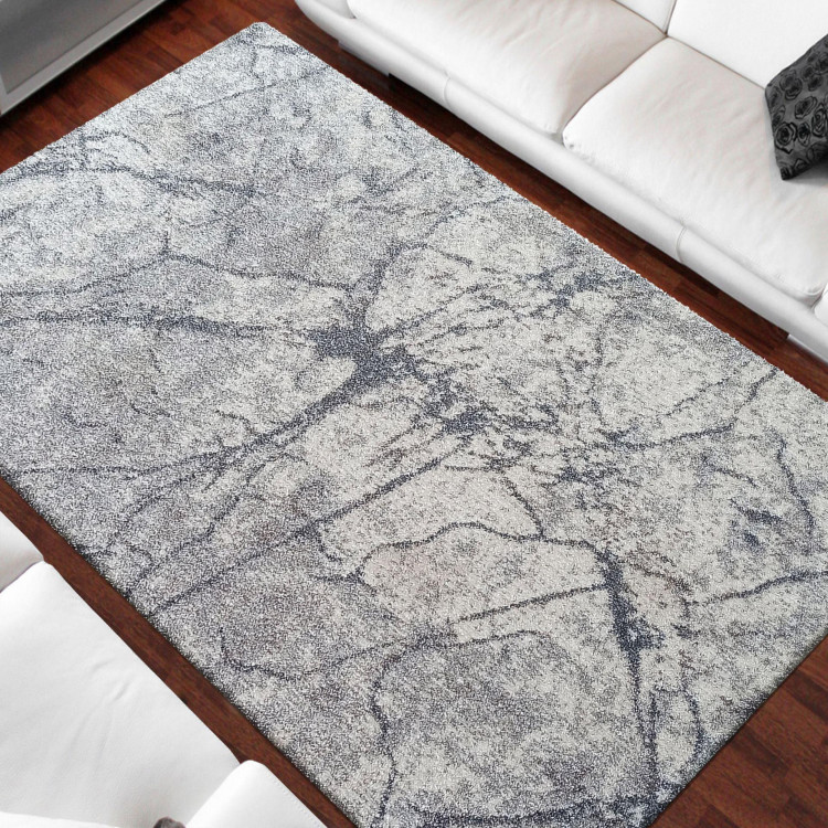 Vzorčasta moderna preproga v sivi barvi