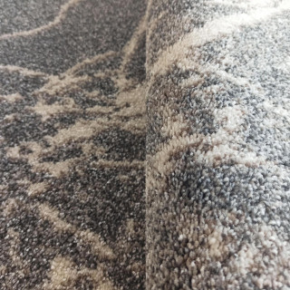 Siva preproga z vzorcem marmorja