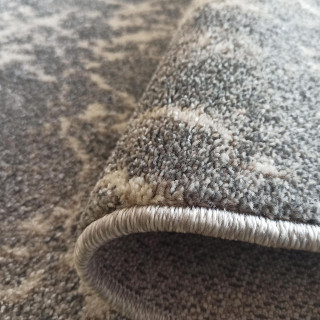 Siva preproga z vzorcem marmorja