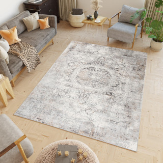 Preproga s subtilnim vzorcem v sivi barvi