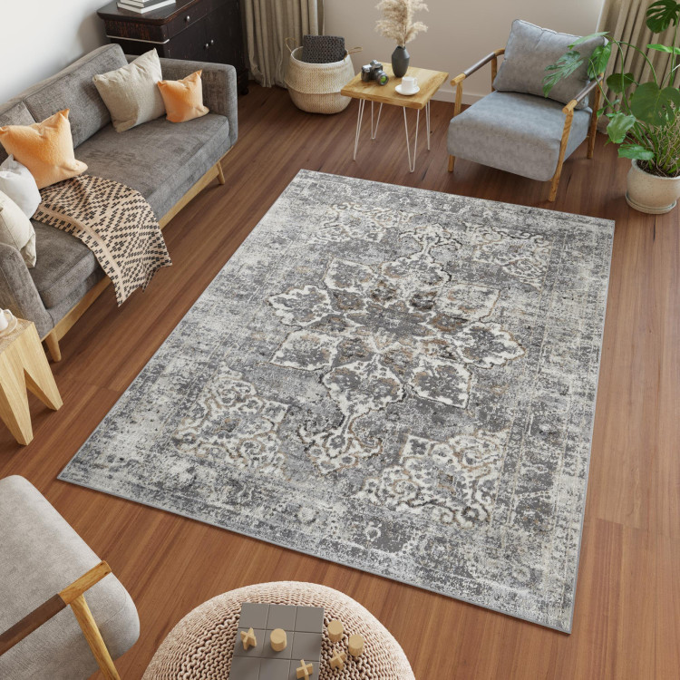 Siva preproga z vintage vzorcem