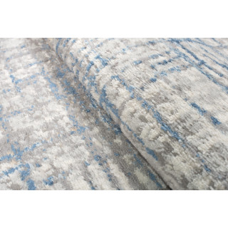 Moderna preproga z modrim vzorcem