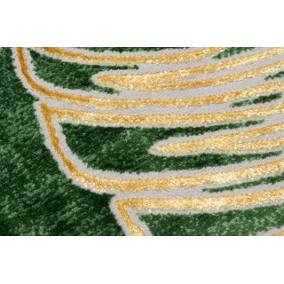 Zelena preproga z rastlinskim motivom