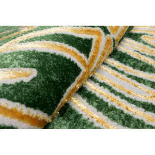 Zelena preproga z rastlinskim motivom