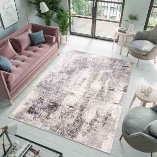 Svetlo siva preproga s črnim vzorcem