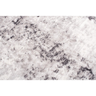 Svetlo siva preproga s črnim vzorcem