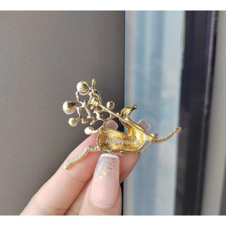 Elegantna broška jelenček s kristali