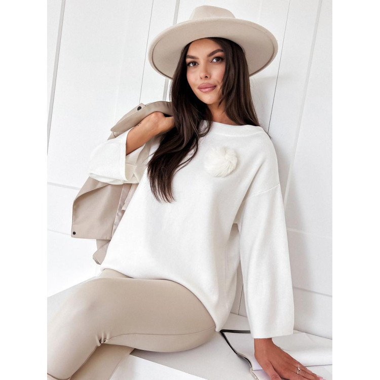 Ženski bel oversized pulover s čopom MY2006