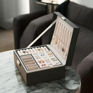 Elegantna črna škatlica/kovček za nakit