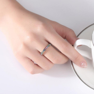 Pozlačen ženski prstan z barvnimi cirkoni