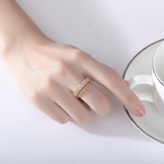 Zlat nastavljiv prstan s cirkoni