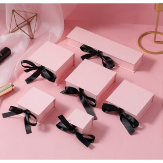 Roza darilna škatla za nakit - 7x7x3,5 cm