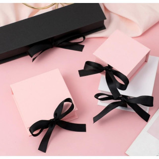 Roza darilna škatla za nakit - 10x10x3,5 cm