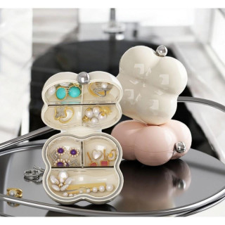 Majhna prenosna škatlica za nakit krem barve