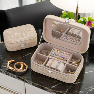 Elegantna čipkasta škatlica za nakit krem barve