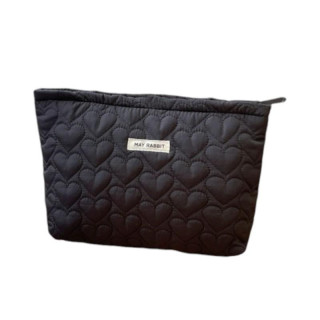 Prešita kozmetična torbica v črni barvi