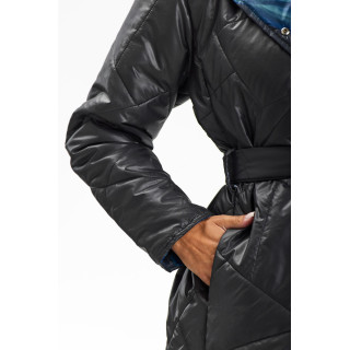 Temno modra dolga ženska jakna s pasom