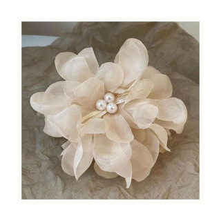 Bela sponka za lase zadaj