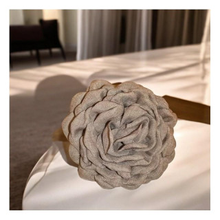 Rjava sponka za lase v obliki vrtnice