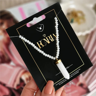 Pozlačena ogrlica z belim kristalom