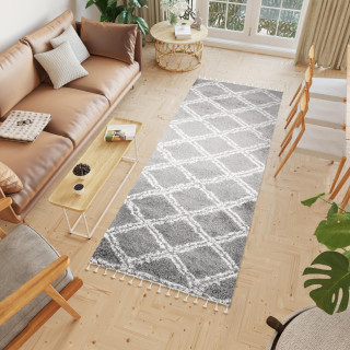 Siva kosmata preproga v boemskem slogu