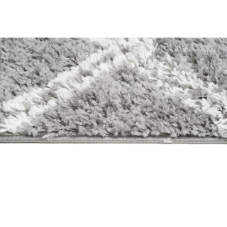 Siva kosmata preproga v boemskem slogu