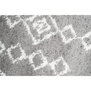 Vzorčasta siva preproga v boemskem slogu