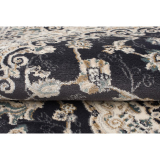 Črna starinska preproga