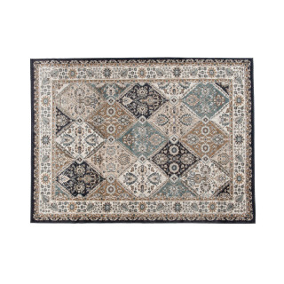 Preproga s črnim vzorcem