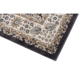 Preproga s črnim vzorcem