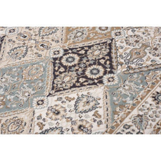 Preproga s črnim vzorcem