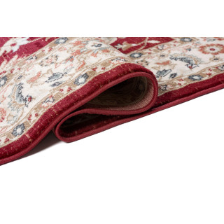 Rdeča preproga z vintage vzorcem