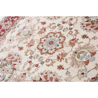 Bela in rdeča preproga z vintage vzorcem