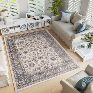 Preproga s tradicionalnim vzorcem v beli barvi