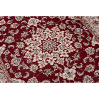 Tradicionalna rdeča preproga z vzorcem